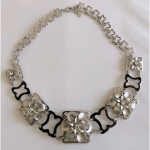 Flower Silver tone Necklace